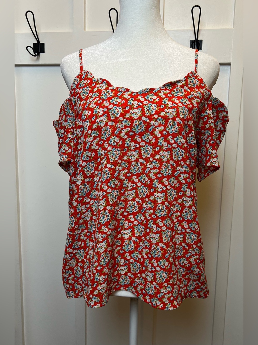 Monteau Los Angeles Summer Floral Top Off Shoulder Scallop Neckline Size Medium